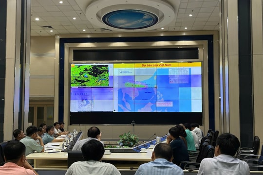 Cục Khí tượng thủy văn đón nhận Huân chương Lao động Hạng Nhất