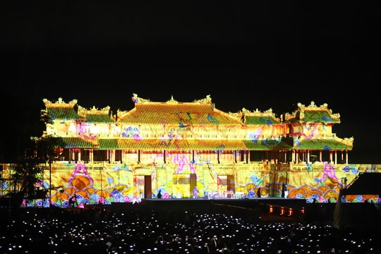 Trải nghiệm đêm Trung thu Hoàng cung miễn phí ở Đại nội Huế