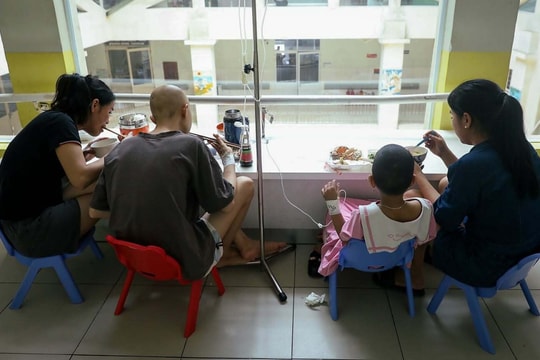 Nỗi sợ 'ngày thứ tư' của cậu bé 17 tuổi