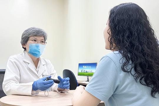 Bỏng da đầu khi uốn tóc