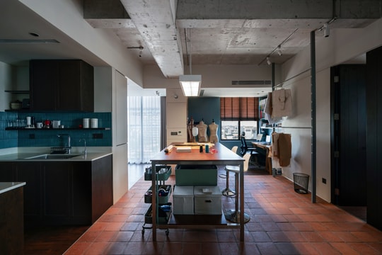 Cải tạo căn hộ thành không gian sống và làm việc cho nhà thiết kế