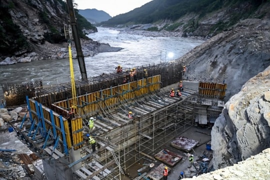 Ấn Độ xây siêu đập cạnh tranh với Trung Quốc