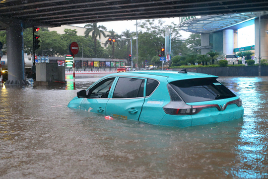 VinFast hỗ trợ chủ xe ngập nước do bão Bualoi