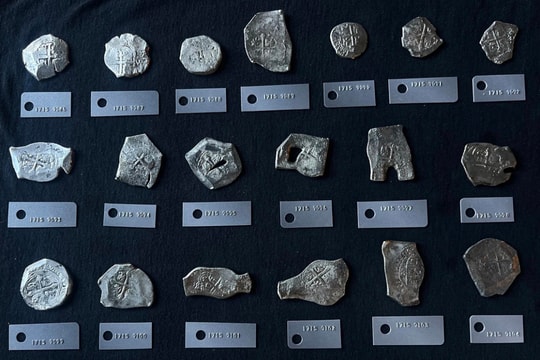 Trục vớt 1.000 đồng xu trị giá 1 triệu USD ngoài khơi Florida