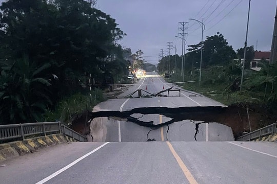 Sập cầu trên đường tránh ở Tuyên Quang