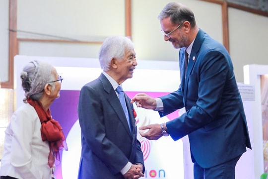 Đại sứ Pháp: Thăng hạng huân chương với vợ chồng GS Trần Thanh Vân là quyết định đặc biệt