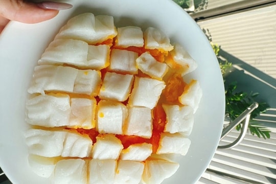 Tôi phí tiền mua bánh trung thu dẻo ép dẹt 300 K