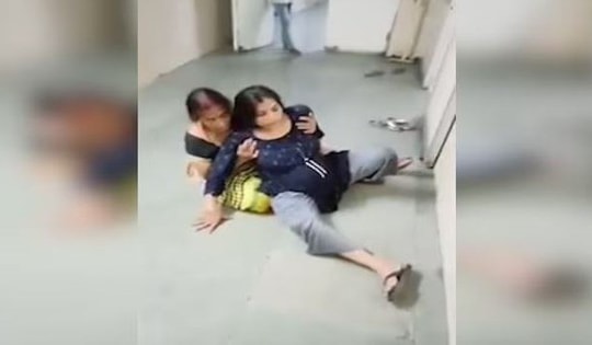 Y tá sốc nặng khi chứng kiến sản phụ sinh con ngay trên sàn bệnh viện