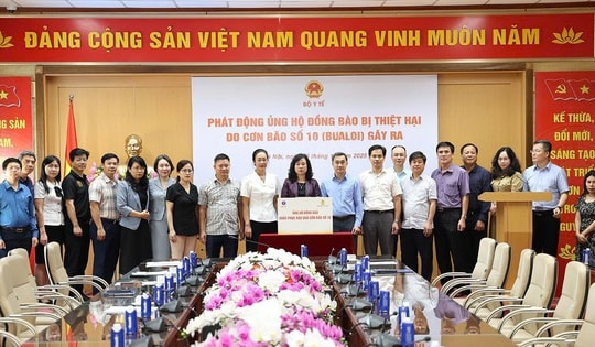 Phong trào “ai có gì giúp nấy” lan tỏa mạnh mẽ trong đội ngũ cán bộ y tế