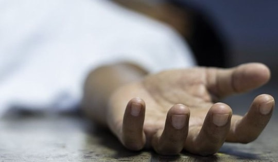 Bé trai 10 tuổi bất tỉnh, tử vong trong nhà vệ sinh trường học