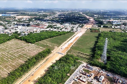 Giải ngân vốn đầu tư công đạt 50% kế hoạch, tăng trưởng tích cực giữa khó khăn