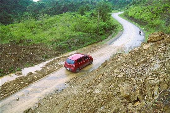 Lên phương án bảo đảm an toàn cho người và phương tiện giao thông trong bão số 11