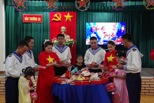 Trung thu ấm áp ở Đặc khu Trường Sa