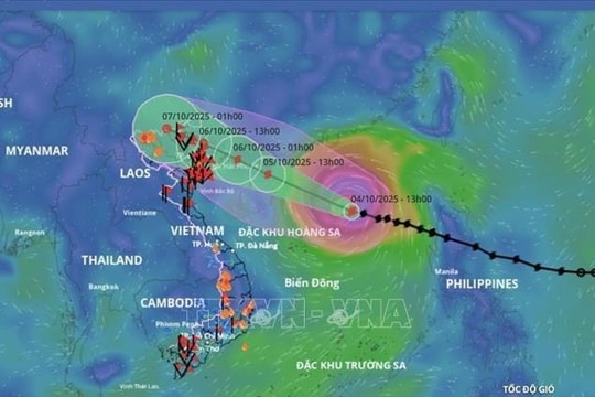 Rạng sáng ngày 6/10, bão số 11 đi vào phía Bắc vịnh Bắc Bộ và suy yếu dần