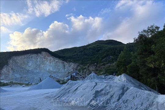 'Lối' nào cho mỏ đá Vạn Lý hoạt động?