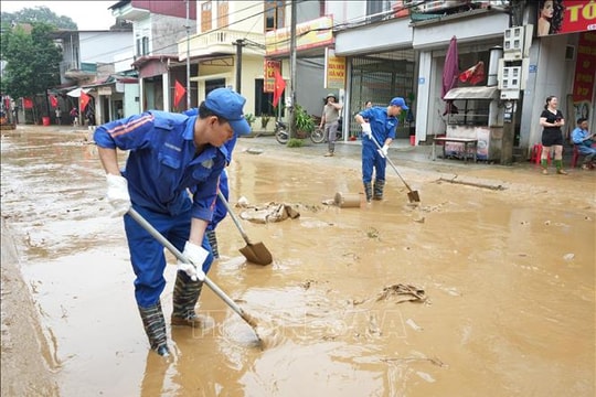 Bộ Xây dựng khẩn trương thống kê thiệt hại bão số 10 và mưa lũ sau bão