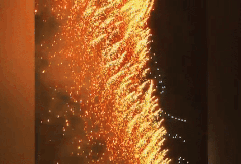 Khách chạy tán loạn vì mưa lửa tại lễ hội pháo hoa Trung Quốc