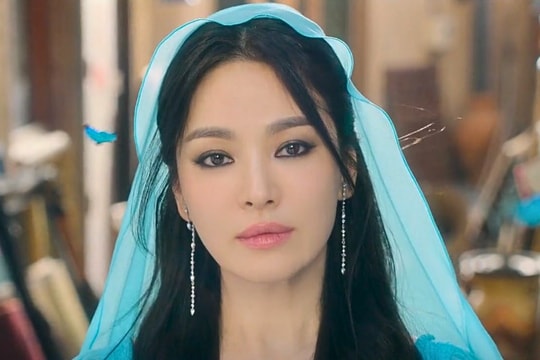 Song Hye Kyo gây sốt với tạo hình 'công chúa Disney'