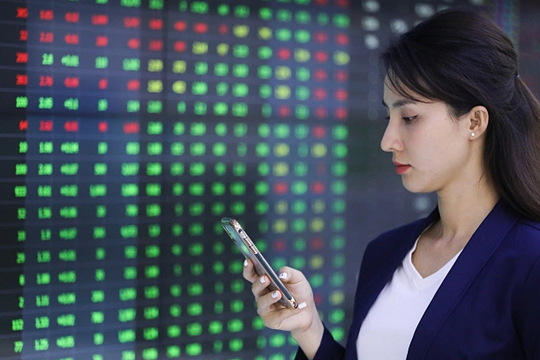 Khối ngoại bán ròng hơn 100.000 tỷ trên thị trường chứng khoán