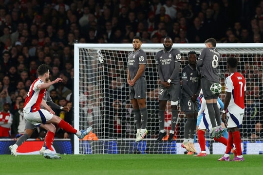 Bàn thắng từ đá phạt hàng rào đang dần tuyệt chủng trong bóng đá