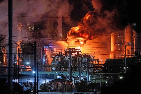Nổ nhà máy lọc dầu 'như bom nguyên tử' ở California