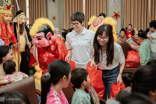 Mang Trung thu đến với bệnh nhi tại Điện Biên