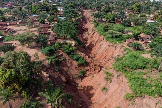 Hiểm họa từ khe nứt tử thần giữa lòng đô thị