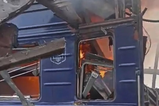 Ukraine tố Nga tập kích tàu hỏa khiến 30 người bị thương