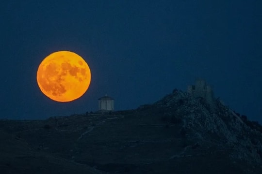 Thế giới sắp đón 3 siêu trăng liên tiếp