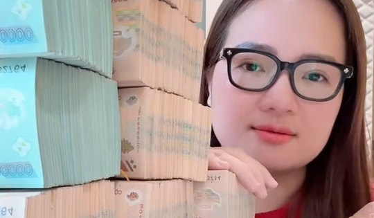CLIP: Những màn khoe của "gây choáng" của Hoàng Hường