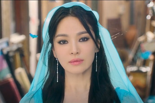 Song Hye Kyo gây sốt MXH