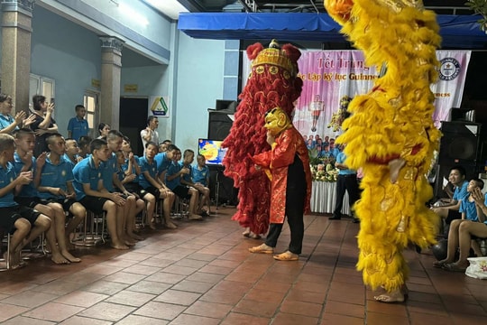 Tết Trung thu đặc biệt của những đứa trẻ đặc biệt