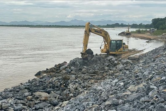 Ứng phó bão số 11: Ưu tiên an toàn đê điều, vận hành hồ đập an toàn