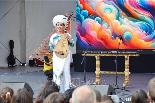 Việt Nam góp sắc màu văn hóa tại Korean Expo 2025 ở Paris