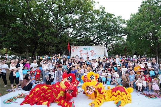 Tết Trung thu đầm ấm của các bé Việt Nam trên đảo xa xôi nước Nhật