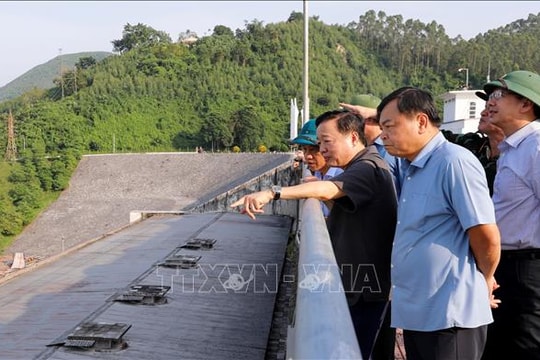 Ứng phó bão số 11: Khẩn cấp ứng phó 'bão chồng bão'