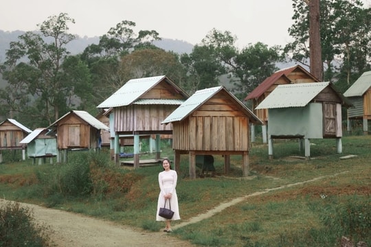 Làng nhỏ ở Măng Đen bỗng gây sốt, giới trẻ đổ xô check-in cùng kho lúa