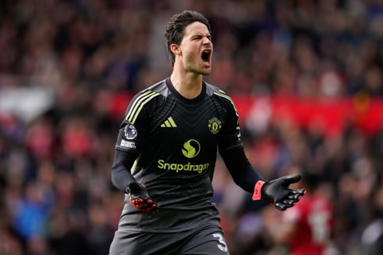 Senne Lammens – từ chàng thủ môn quên găng tay đến niềm hy vọng ở Man Utd