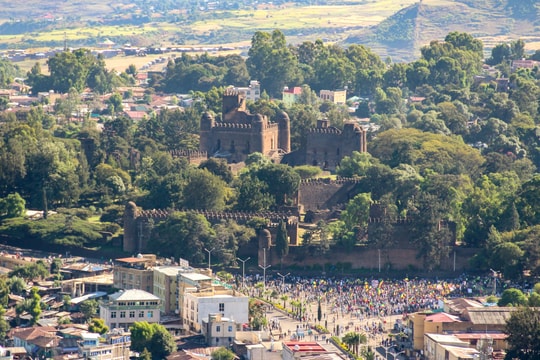 Nước nào dùng lịch chậm hơn 7 năm so với thế giới?