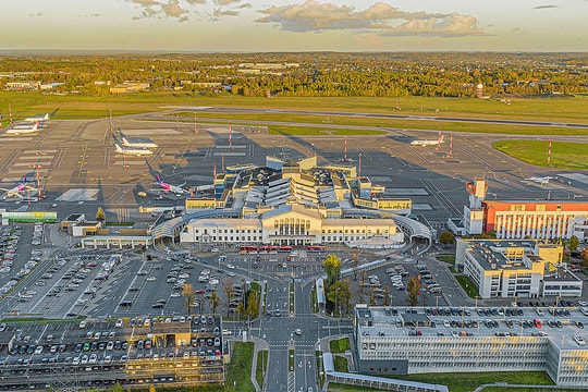 Loạt khí cầu buôn lậu làm tê liệt sân bay lớn nhất Litva