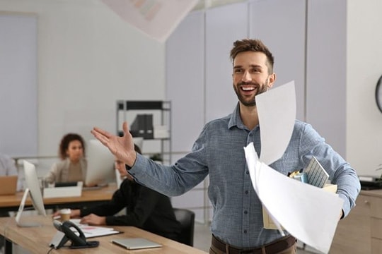 Công ty chuyển nhầm lương nhiều gấp 330 lần, nhân viên từ chối trả