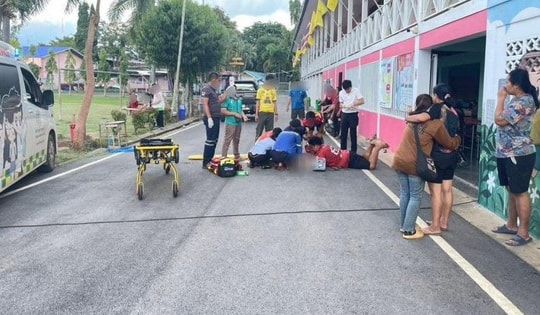 Nữ giáo viên lùi xe tông bé trai 7 tuổi tử vong