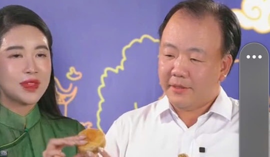 Cục trưởng lên sóng livestream bán bánh trung thu