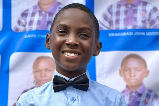 Cuộc sống hạnh phúc mới của cậu bé Nigeria trong bức ảnh chấn động thế giới