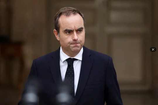 Tổng thống Pháp tham vấn khẩn cấp chọn người kế nhiệm Thủ tướng vừa từ chức