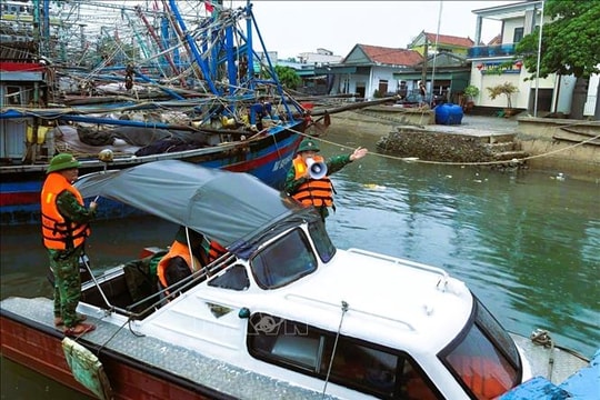 Nghệ An bỏ lệnh cấm tàu thuyền ra khơi từ 11 giờ ngày 6/10