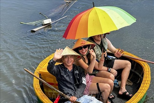 Việt Nam đón 15,4 triệu lượt khách quốc tế trong 9 tháng năm 2025