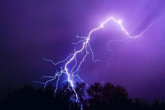 Sét đánh khiến hai người tử vong ở Điện Biên