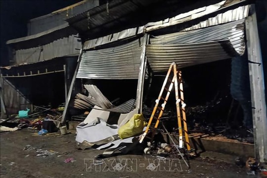 Cháy lớn ở chợ xã U Minh Thượng gây thiệt hại 7 căn nhà