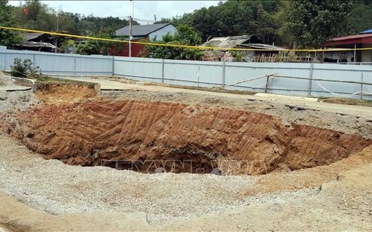 Thái Nguyên: Tiếp tục xuất hiện hố sụt lún tại xã Na Rì